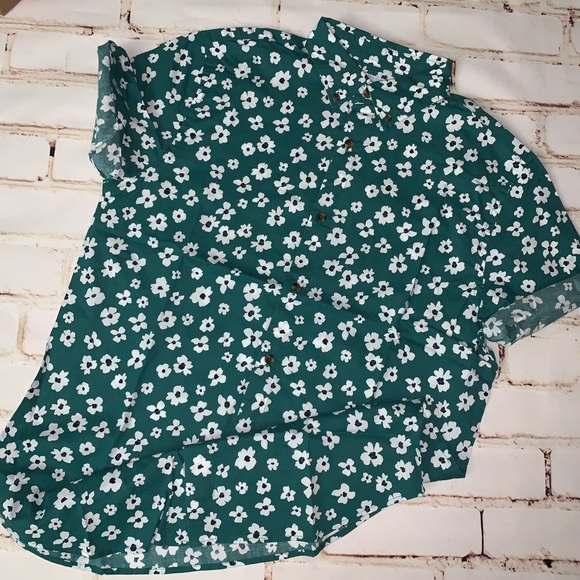 🆕[on] s/s button down shirt - Picture 2 of 4